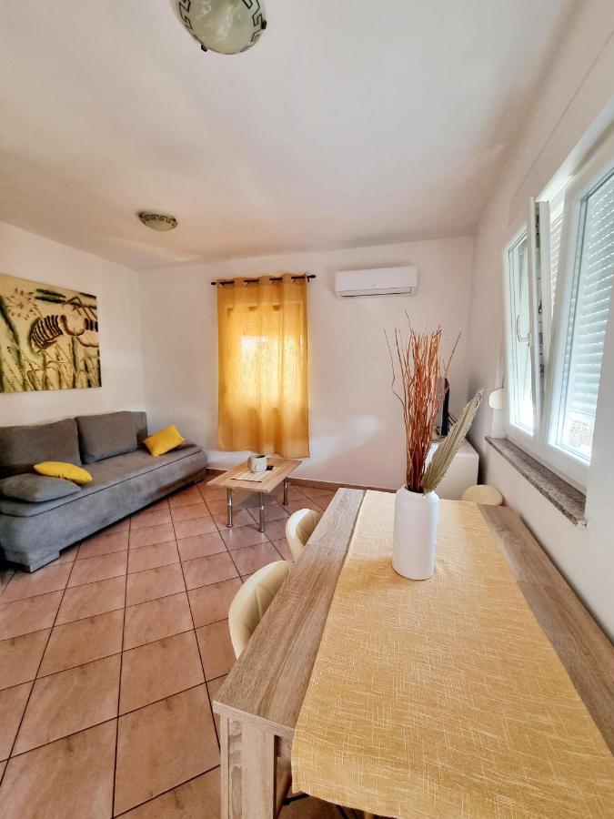 Apartments Ema Pula Zewnętrze zdjęcie